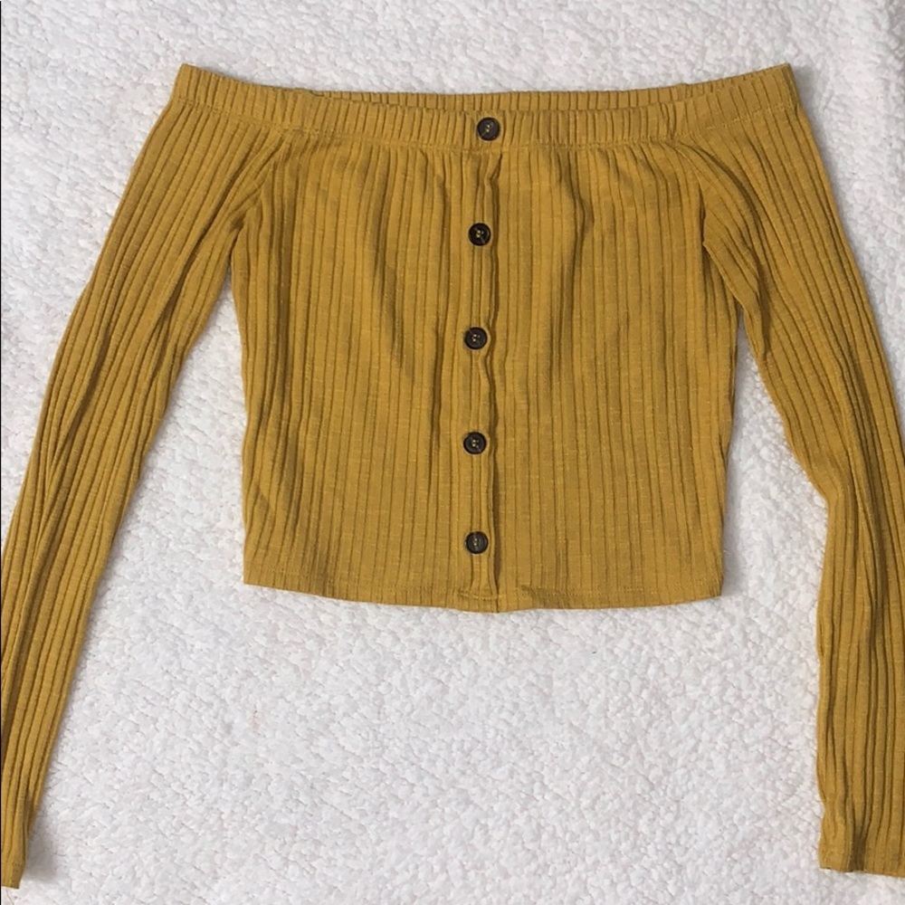 Cropped over the shoulder long sleeve